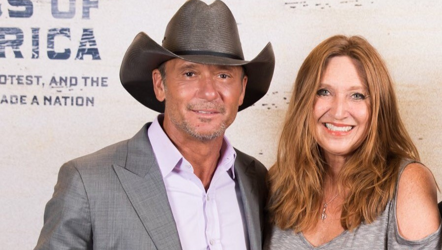 AngieWardonline's tweet photo. So excited to see @TheTimMcGraw at #iHeartFestival2019! #watchthestream only on @TheCW https://t.co/AaV8A63xEN #HornsUpATL🤘#iHeartCountry 🤠 https://t.co/d4lL6tp2Jk
