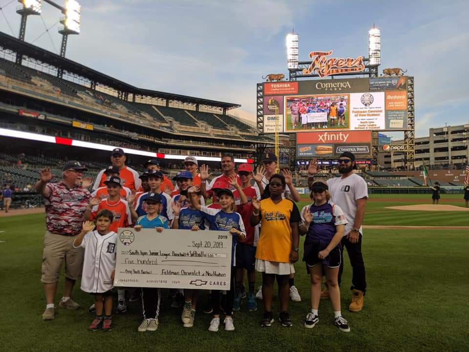 SLJuniorLeague's tweet photo. SLJL representing @tigers #comericapark https://t.co/7n2A58WTTy