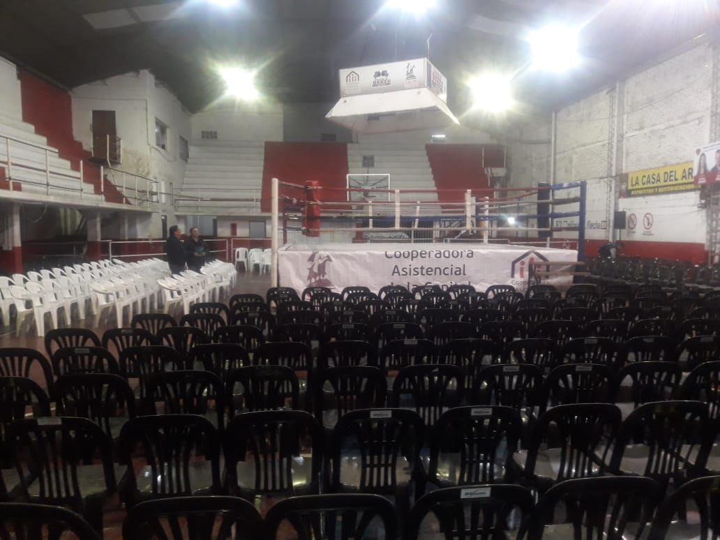 vascoG10's tweet photo. #BoxeoDeSalta El club San Martín está listo para albergar a los amantes del deporte en la noche de narices chatas "Revienta la Primavera en el mes del boxeador". Duelo Profesional #BalcedoVsCoria y los amateur de @EscMuniBoxSalta @GustavoSaenzOK @MuniSalta #UPBox #FeSalBox https://t.co/dnuMKtbtEQ