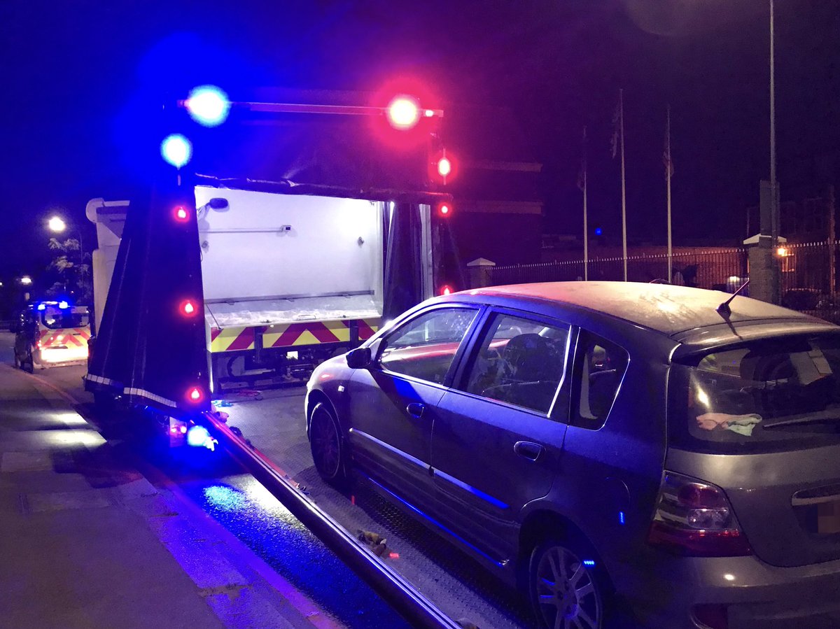 MPSSpecials's tweet photo. 10 @MPSSpecials from @MPSLewisham and @MPSGreenwich ran a vehicle stop site in #catford tonight as part of an operation across the South East of London. Some words of advice given, several drivers reported for traffic offences and this vehicle seized for no insurance #SEMSC https://t.co/Qr4YgG2rJU