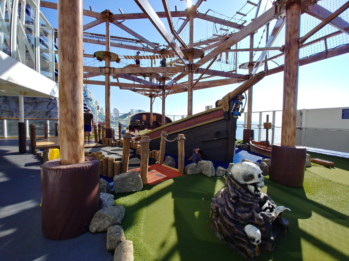 Lilredjo's tweet photo. Favorite on board attraction is all the different activities. @CruiseNorwegian #NorwegiansSummerFridays https://t.co/wRvpagZYw3
