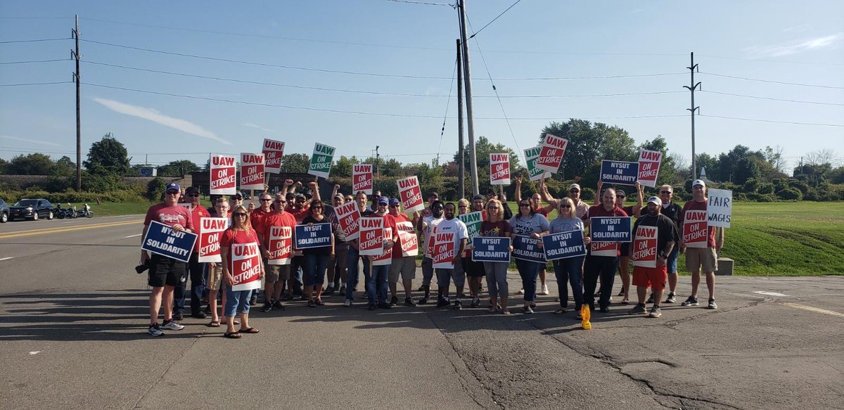 STA_Union's tweet image. Starpoint Teachers stand in solidarity with @UAW
 @nysut @NYSUTWNY #UAWStrike #UnionStrong