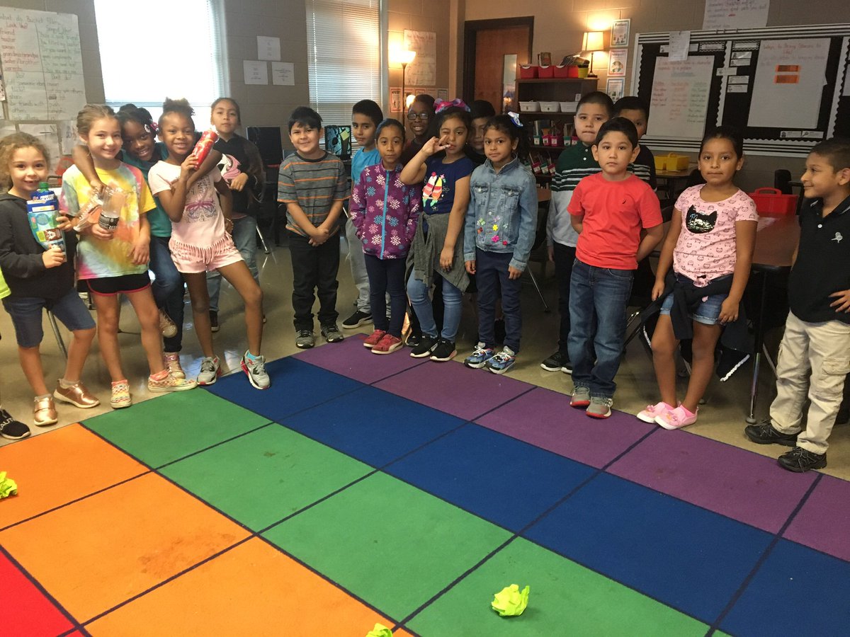 stevigirl5490's tweet photo. STEAM day was a success! We made baseball bats recyclables and I’m so proud of their work! ⚾️♻️👌🏻 @Lt_Ballard @peachteach @Tullys2ndGrade https://t.co/MfEN1b5VHd