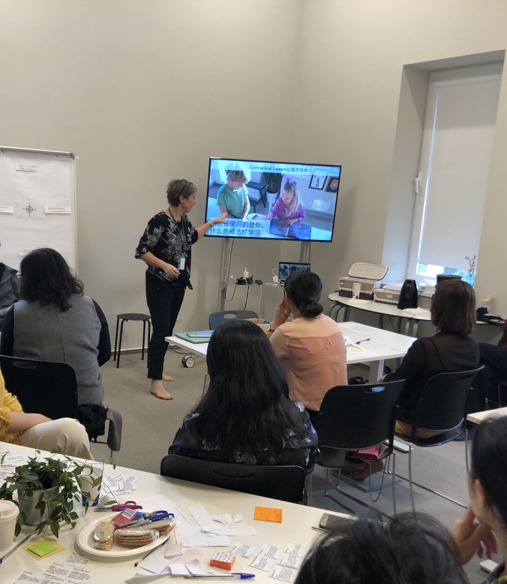 Building understanding with our Chinese #learningcommunity. @lv_white explaining the power of conceptual learning and an exploration into the learner profile as it connects to their child. Great start and so much fertile ground.#aisbis building relationships