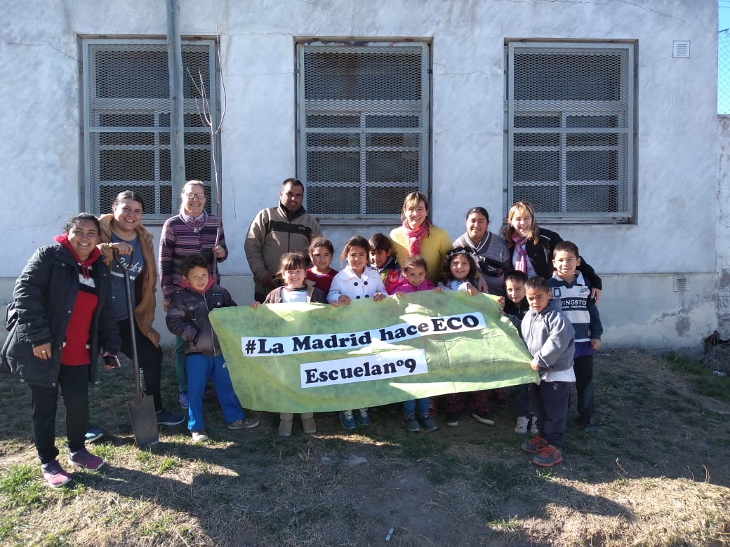 GralR23's tweet photo. Hoy nuestras escuelas se sumaron e  hicieron eco...todas plantaron arboles. Gracias!!!
#LaMadridHizoEco
@PrensaLaMadrid @gzinny @adriana_frega @mrandazzoglm @Primaria_BA @SecundariaDGCYE @BAeducacion @FlorBessa https://t.co/aaldkyv0QG