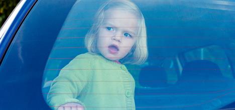 healthychildren's tweet photo. Inside a hot car, children can get heatstroke within minutes. Be aware of hot cars and keeping kids safe from heat stroke. #LookBeforeYouLock #HeatstrokeKills https://t.co/XQcS9z4lfi https://t.co/KfqYvuexnz