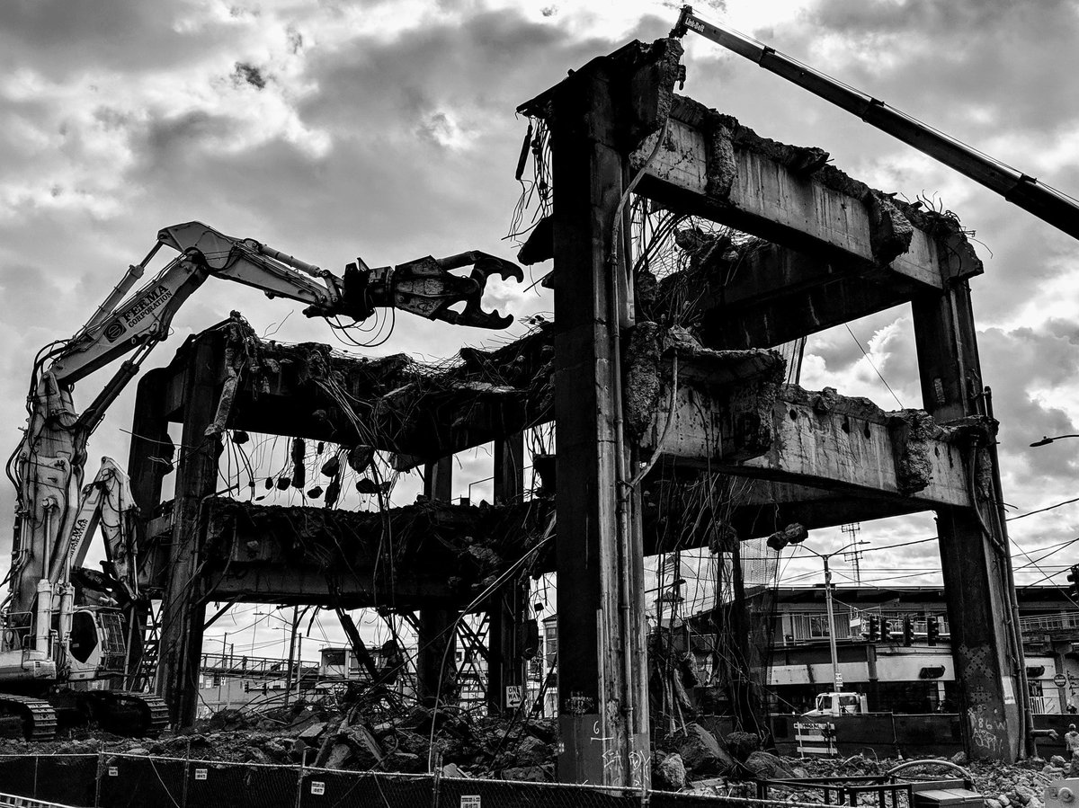 brettworrall's tweet image. Seattle's waterfront renaissance, about to begin. #renaissance #viaduct #viadoom @BerthaDigsSR99
