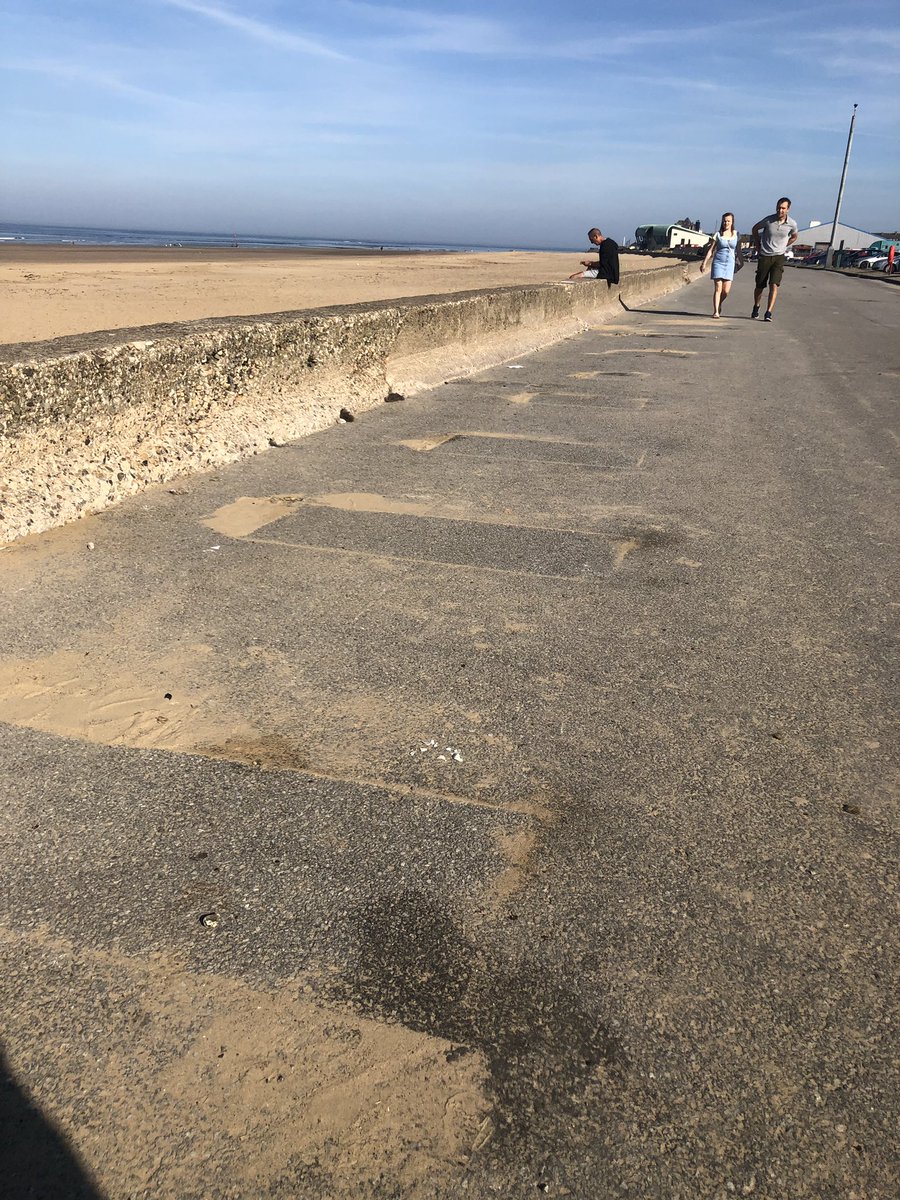 maddiemaughan's tweet photo. Beautiful day de-rigging one of the VIEWPOINTS artworks with @ThriftFest Director, @stellam04249629. #grafting #skills @ Majuba Beach https://t.co/g0M3iprefN