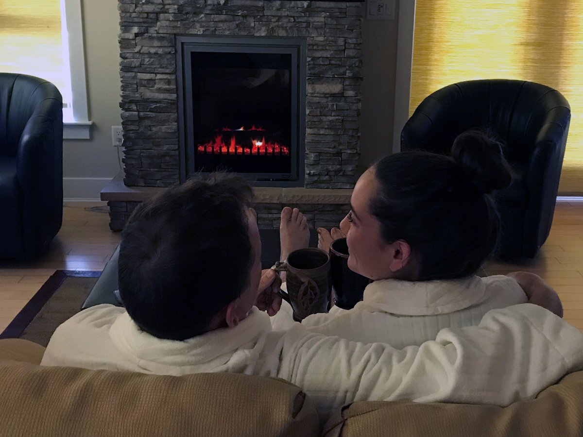 Our Spa Getaway is back!  2 Nights in a waterfront 1 bedroom or loft villa with choice of a massage or facial each.  Enjoy a girls getaway or a quiet romantic couples weekend.  Rates (incl. tax) starting at $288.15 quad occ. or $337.60 dble occ.  Details: paintedboat.com/special-offers/