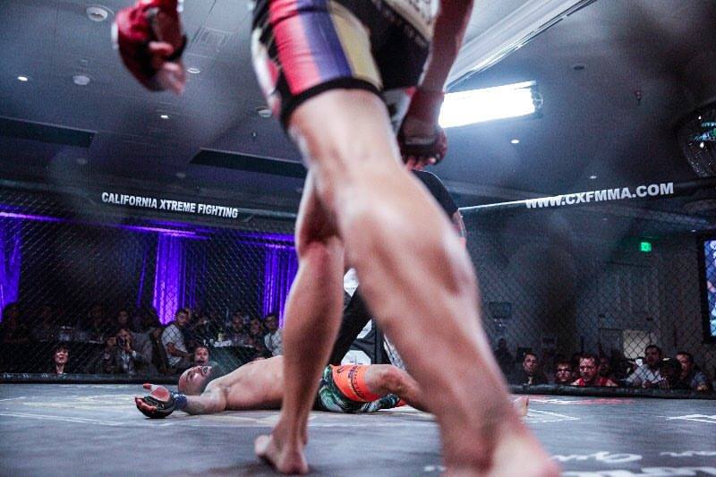 PhotoAmy33's tweet photo. I was going through old photos and found this one, still one of my all-time favorites. Pretty sure this is a KO by @SteveRamirez135 if I remember correctly? #CXF #MMAPhotographer #MMA #WalkOffKO https://t.co/lmhHC0jF4a