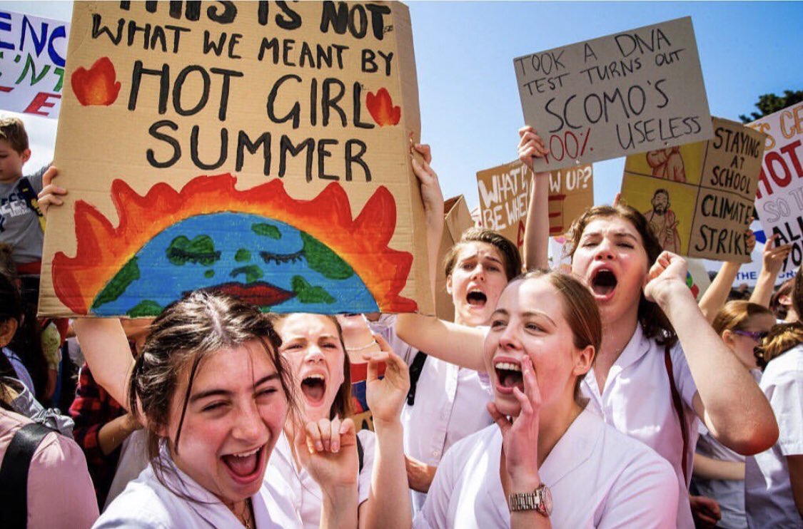plasticpdise's tweet photo. They are our future!! 🙌🏼👏🏼 some of the many creative posters from @buzzfeedworld #ClimateStrike #fridaysforfuture https://t.co/tM1KrYpoNn
