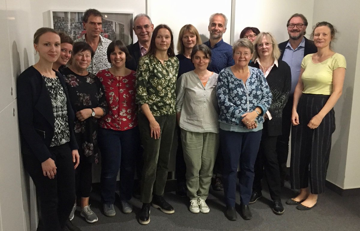IBI_HU's tweet photo. Die Jury des Innovationspreises der Berliner und Brandenburger Bibliotheken hat getagt und die sechs Finalisten ausgewählt. Das #IBI_Hu war mit Prof. Greifeneder vertreten. Die Verleihung findet am 23.10. im historischen Gewölbe in Potsdam statt
https://t.co/rxS6DW4j1O https://t.co/onpwFkVYQM