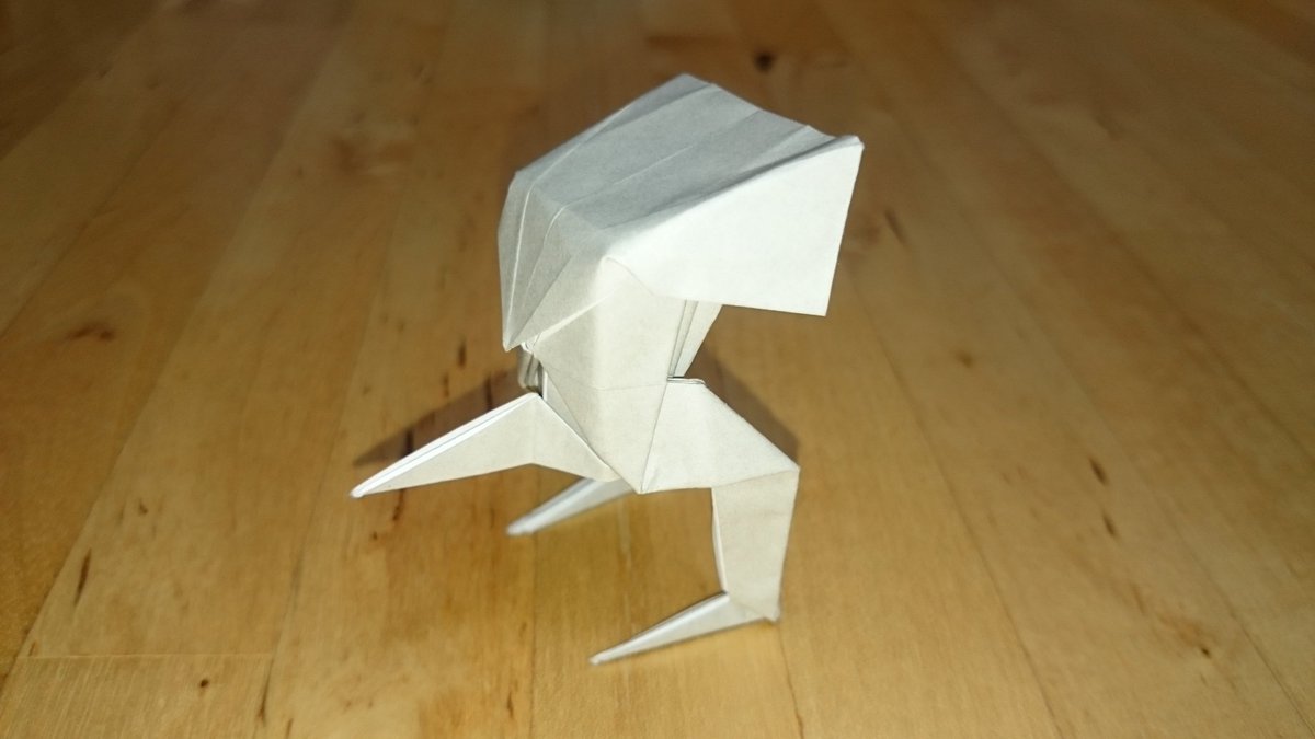 Luke2675's tweet image. #AT_ST 3台目。
ボディのシルエットを再調整して
脚の接地面が広くなるように改良。
#StarWars #origami
