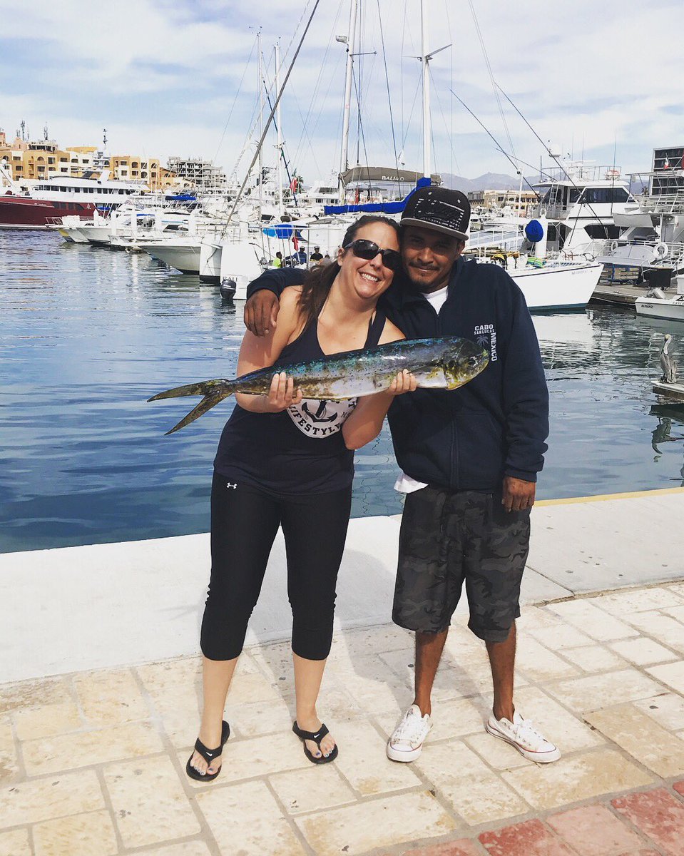 Look what I caught! 🎣 🐟 🇲🇽 #NoButReally #SomeoneElseCaughtIt #posing #tourist #cabo #fishin #fishing #eastcoastlifestyle #ecl #hottie #ThatsAKeeper #cabo2018
