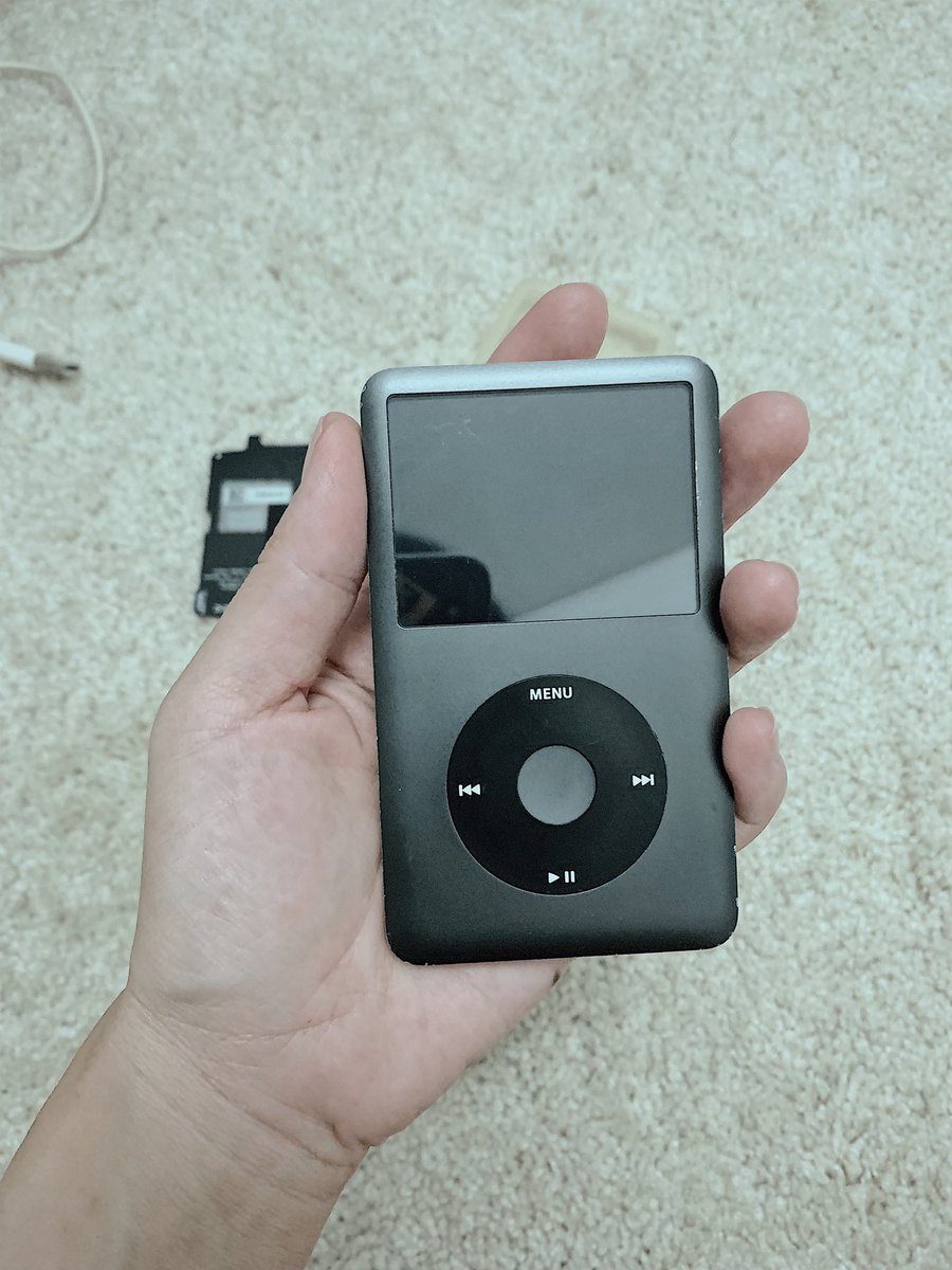 PFAH's tweet photo. ｉｐｏｄ   ｃｌａｓｓｉｃ
5th GEN 160GB [BROKEN!! ]
free
• ipod docking
• SD-CARD 130 GB
• 2000.- baht
• DM:@pfah

#ขายของ #ขายของสะสม #ไอพอด #ไอพอดคลาสสิค #ipod #apple #ipodclassic #ipod5thgen #ipodclassicgen5 #ส่งต่อ https://t.co/MHrCJuDFXd