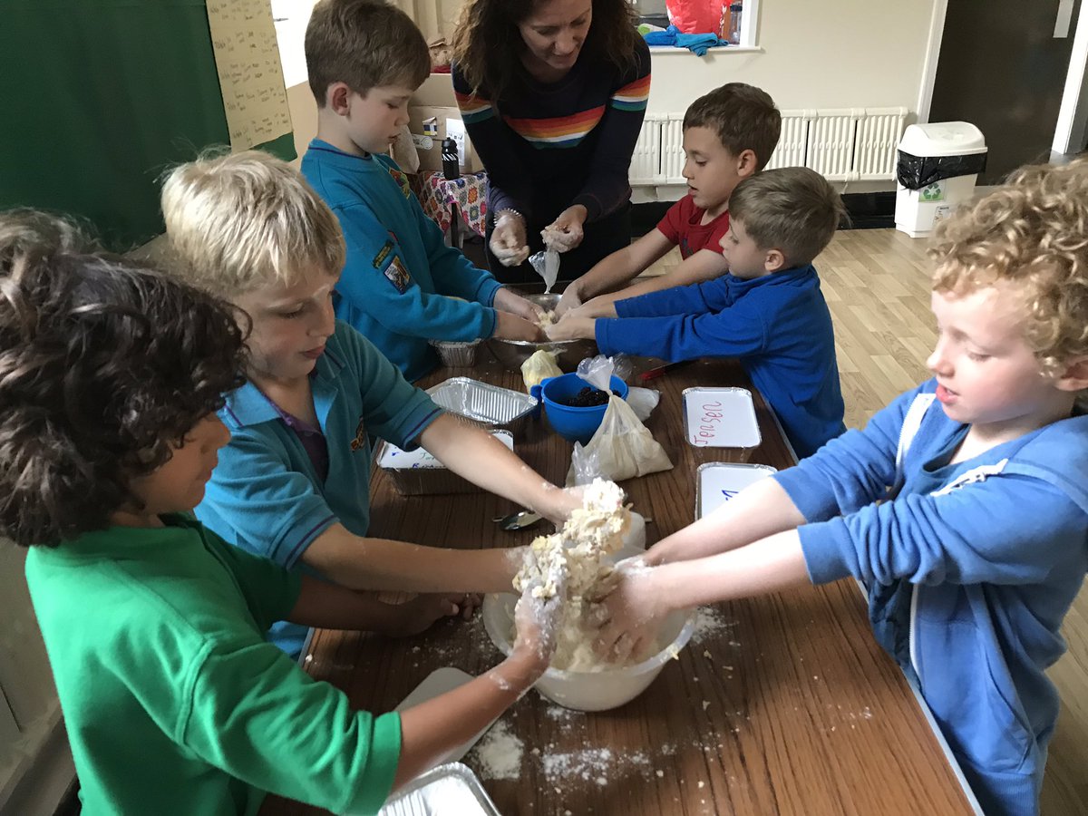 9thRamsbottom's tweet photo. Our brilliant beavers making apple and blackberry crumbles with blackberries we picked from our walk in the woods. The crumbles got rave reviews. Apparently, they were delicious! #skillsforlife #brscouts #team9thrammy #bakeoff https://t.co/GPZec6Dq0s