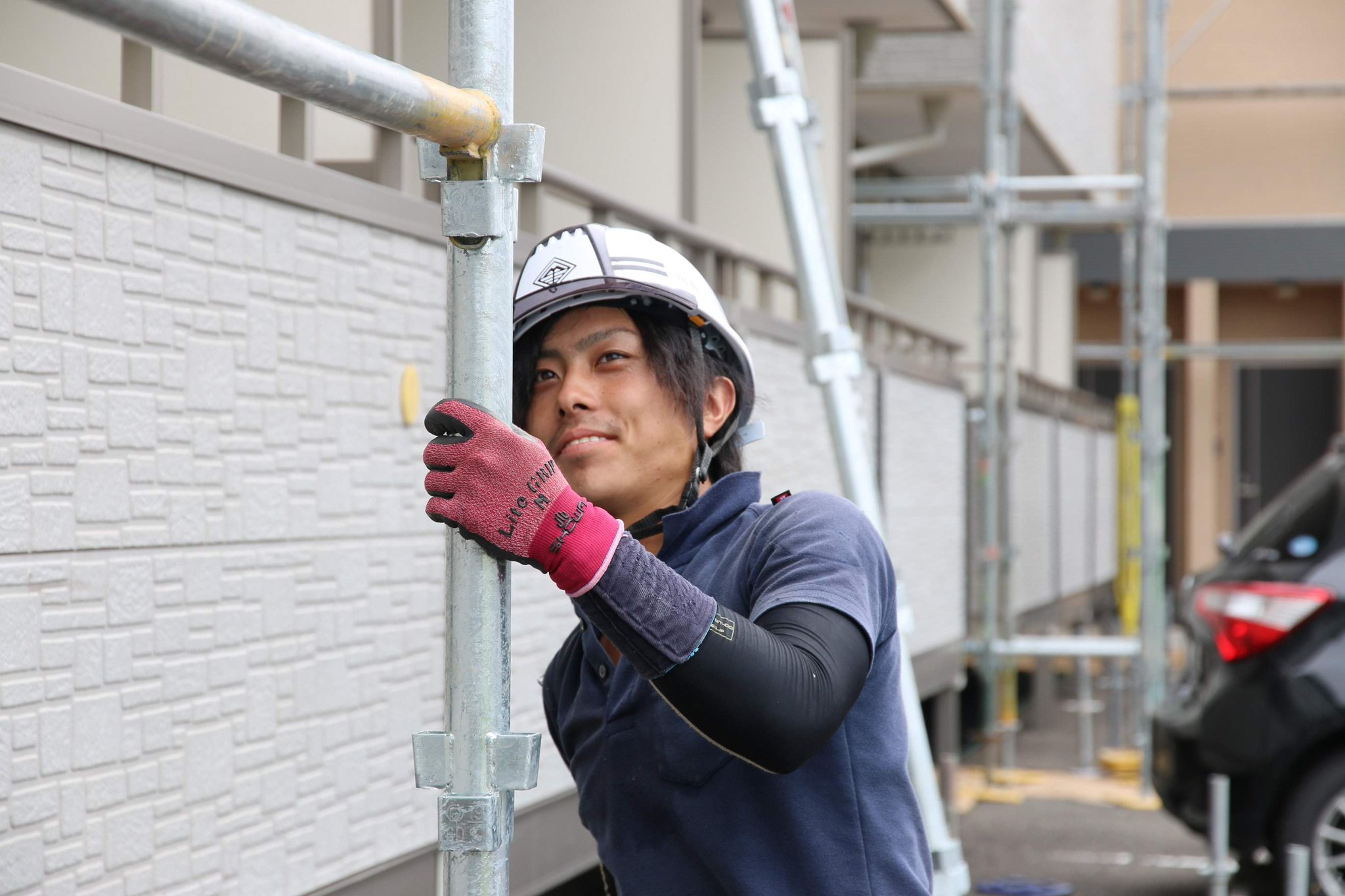 塗替え道場 今日の名古屋ははっきりしない空模様 どんよりした空気を吹き飛ばすようなイケメン台風 カンタのクール キュートな姿をお届け 塗替え道場tv Youtube 職人 イケメン 細マッチョ