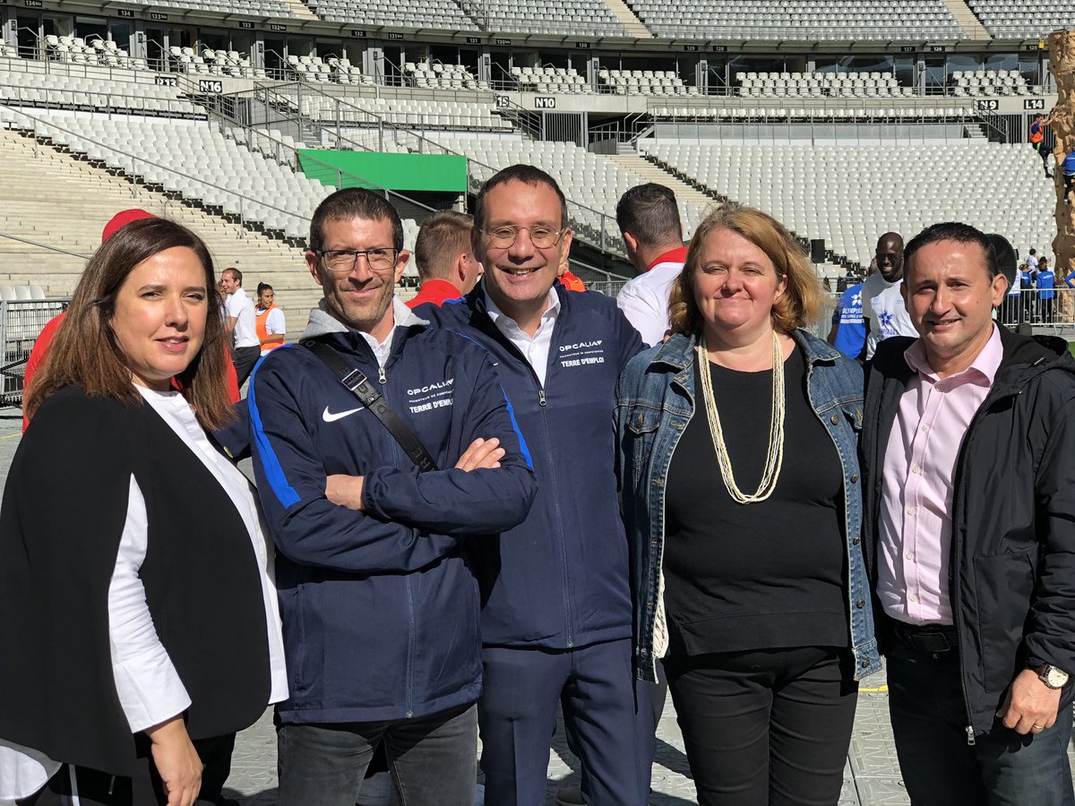 450 jeunes issus des QPV, ayant bénéficié du programme du retour à l’emploi #Opcalia Terre d’emploi réunis au #stade de France pour les Olympiades Opcalia .... Mettons en valeur notre jeunesse !