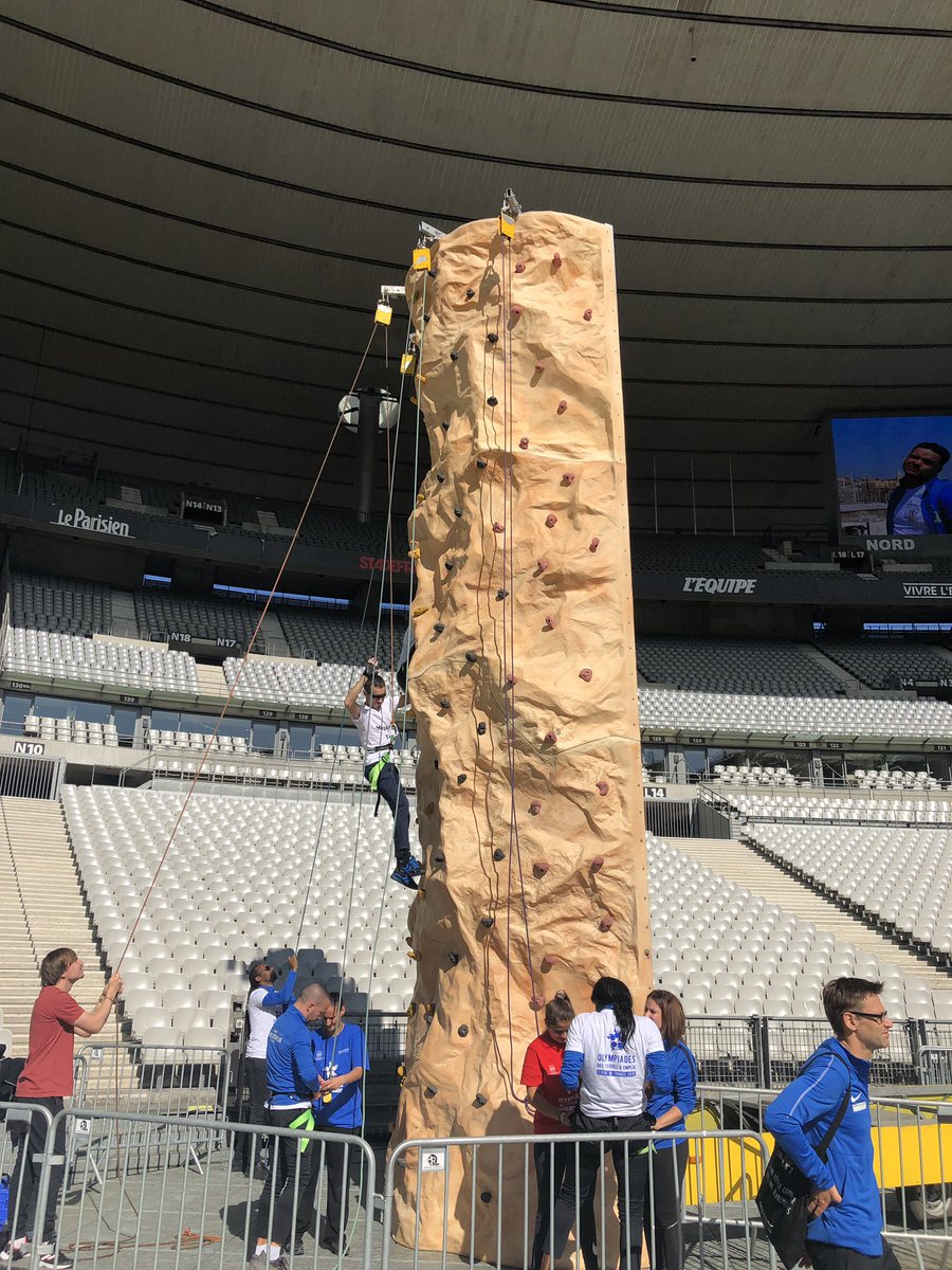 Olympiades #Opcalia Terre d’emploi ... le chômage ne doit pas être une fatalité... 450 jeunes ayant bénéficié du programme Terre d’emploi Opcalia réunis au #Stade de France.