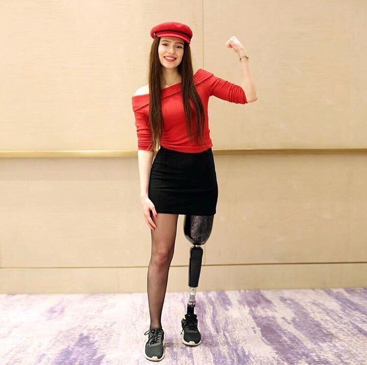 Yaşadığın onca zorluğa rağmen yüzündeki gülümsemeni asla unutmayacağız 🙏🏻🥀 #neslicanatay