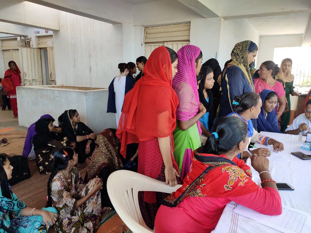 jgdpalak's tweet photo. Special camp during #PoshanMaah2019 for Checking Haemoglobin & BMI for Adolescent girls. #Schoolgoing 64 & #NonSchoolgoing 101 Beneficiaries Screened for Anaemia at Khari Vistar of Bedi by UHC - Bandar Road, JMC- #Jamnagar https://t.co/09ggSol2yB