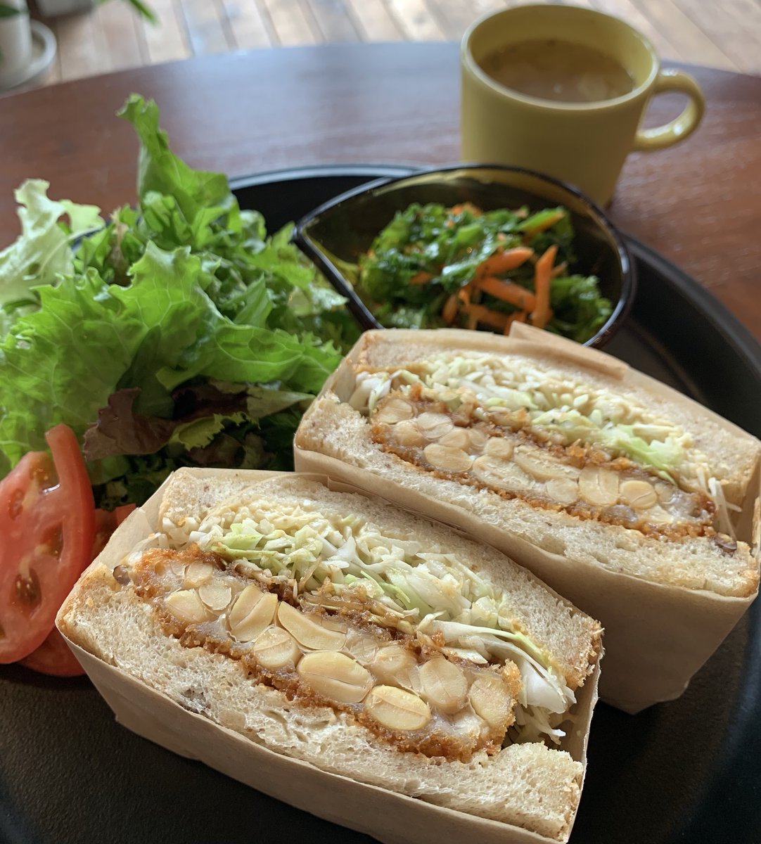 Sasaya Cafe 三連休のスペシャルメニューはテンペカツサンドイッチプレートです 人気のメニューですが久しぶりの登場です サラダでお野菜をたっぷり取ってください Vegan Cafe Lunch ヴィーガン カフェ ランチ ヴィーガンカフェ テンペ