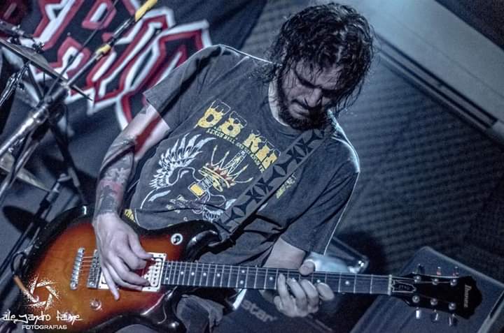 AlejandroFaune's tweet photo. @FosilRockArg en el festejo de los 10 años de macho cabrío 📷🎶🍻 https://t.co/yjtpk8ZURP