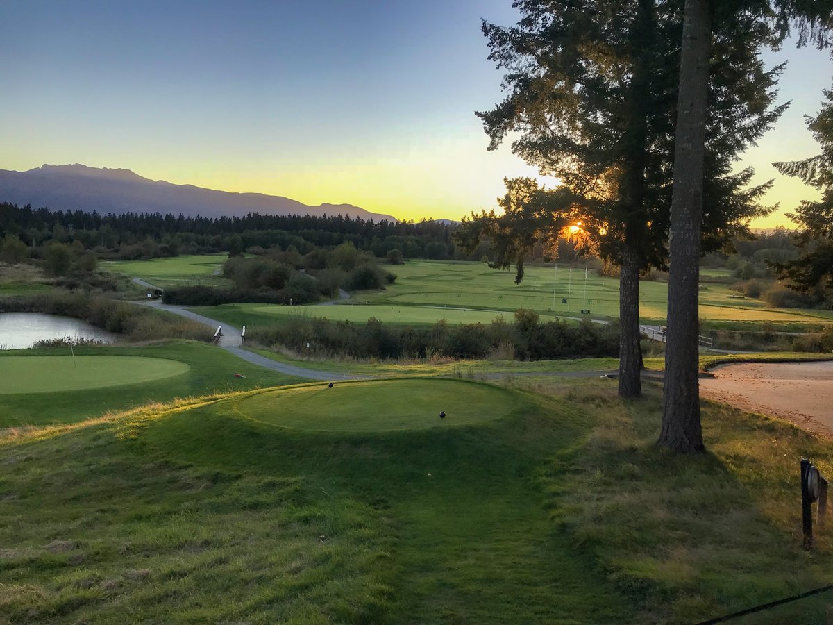 pggrgolf's tweet photo. Golf + Sunset = perfection

#golfsunset #golf #golfcourse #vancouverisland #qualicumbeach #qualicumbeachbc #explorevancouverisland https://t.co/nSRx0XdKbE