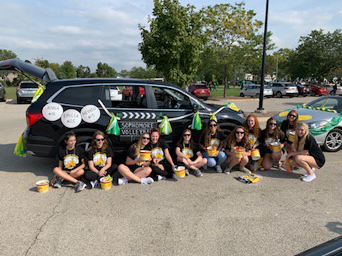 gal_Gruenwald's tweet photo. HOCO 2019 Parade!
CLS Soph Volleyball.
Ended the parade with a photo request from a fan! β€ππ πΈ
#clsvb
#HOCO2019 https://t.co/P3dJVWPcE9