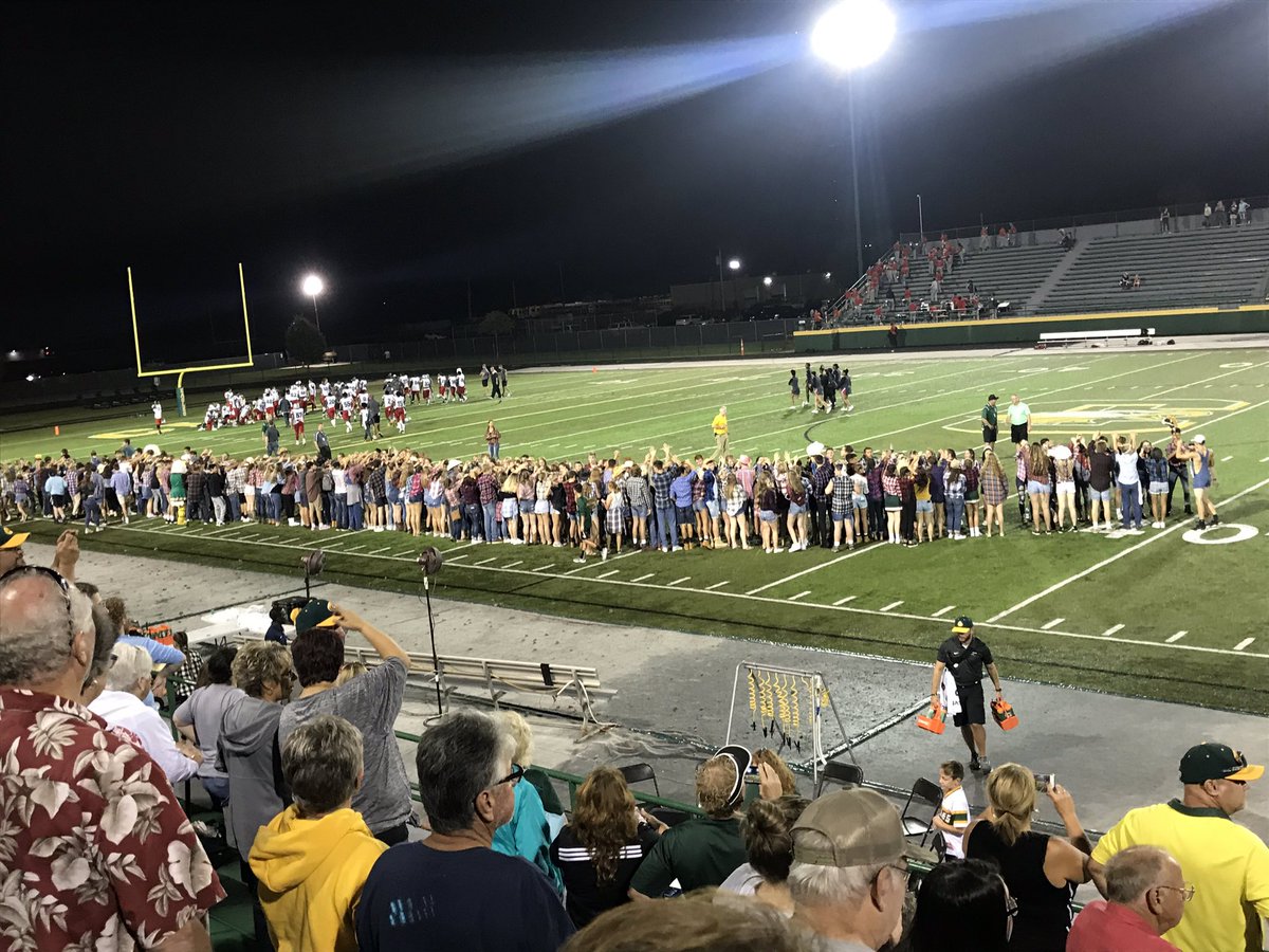 EagleManiacs's tweet photo. IT’S A GREAT NIGHT TO BE AN EAGLE!!!!!! 4 - 0!!!!!! Let’s see those pics Eaglemaniacs!!! WE WANT THAT BELT! #HorsesInTheBack #YeeHaw #CHSEaglePride #SSOTW #BCSNnation @BCSNsports https://t.co/nvVItWCaTh