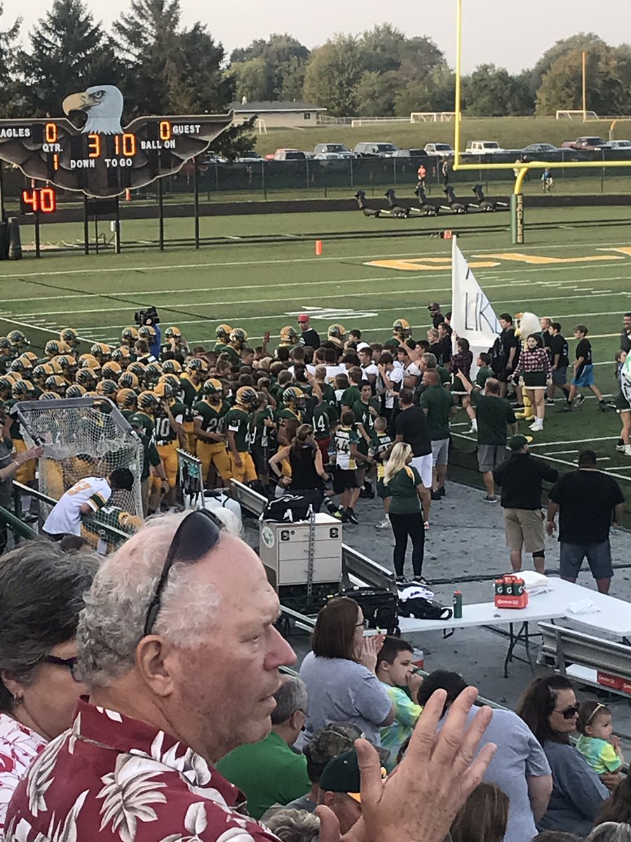 EagleManiacs's tweet photo. IT’S A GREAT NIGHT TO BE AN EAGLE!!!!!! 4 - 0!!!!!! Let’s see those pics Eaglemaniacs!!! WE WANT THAT BELT! #HorsesInTheBack #YeeHaw #CHSEaglePride #SSOTW #BCSNnation @BCSNsports https://t.co/nvVItWCaTh