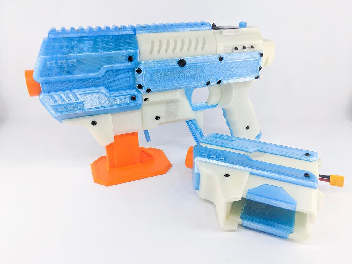 projectfdl's tweet photo. #0199 for Alvin in Singapore with both shorty and 40 noses printed in @fillamentum Iceland blue and @hatchbox3d glow in the dark green 
#projectfdl #fdl3 #3dprinting #makersgonnamake #glowinthedark #fdlwee #40 https://t.co/U6ypMmGM0x