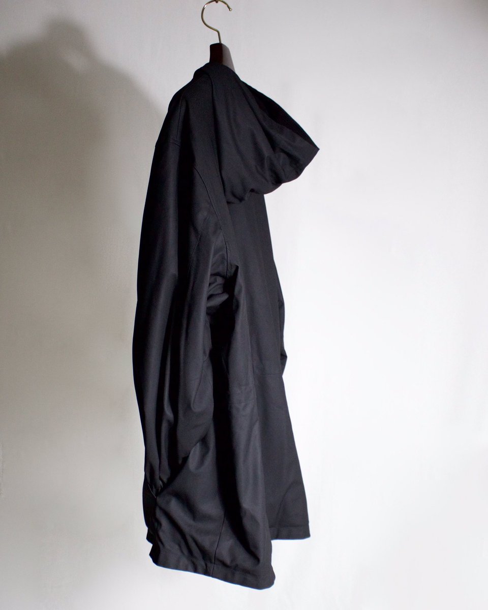 doluke_tokyo's tweet photo. Reversible Hoodie Blouson

ダウンジャケットの様なポリ系のサラッとした面と、畝のある柔らかなコットン生地のリバーシブル仕様

ギミックはやり過ぎない、足し過ぎない、でもチープに映らないのは色味や素材感相まってのことでしょう

#DoLuKE https://t.co/46kvlauinr