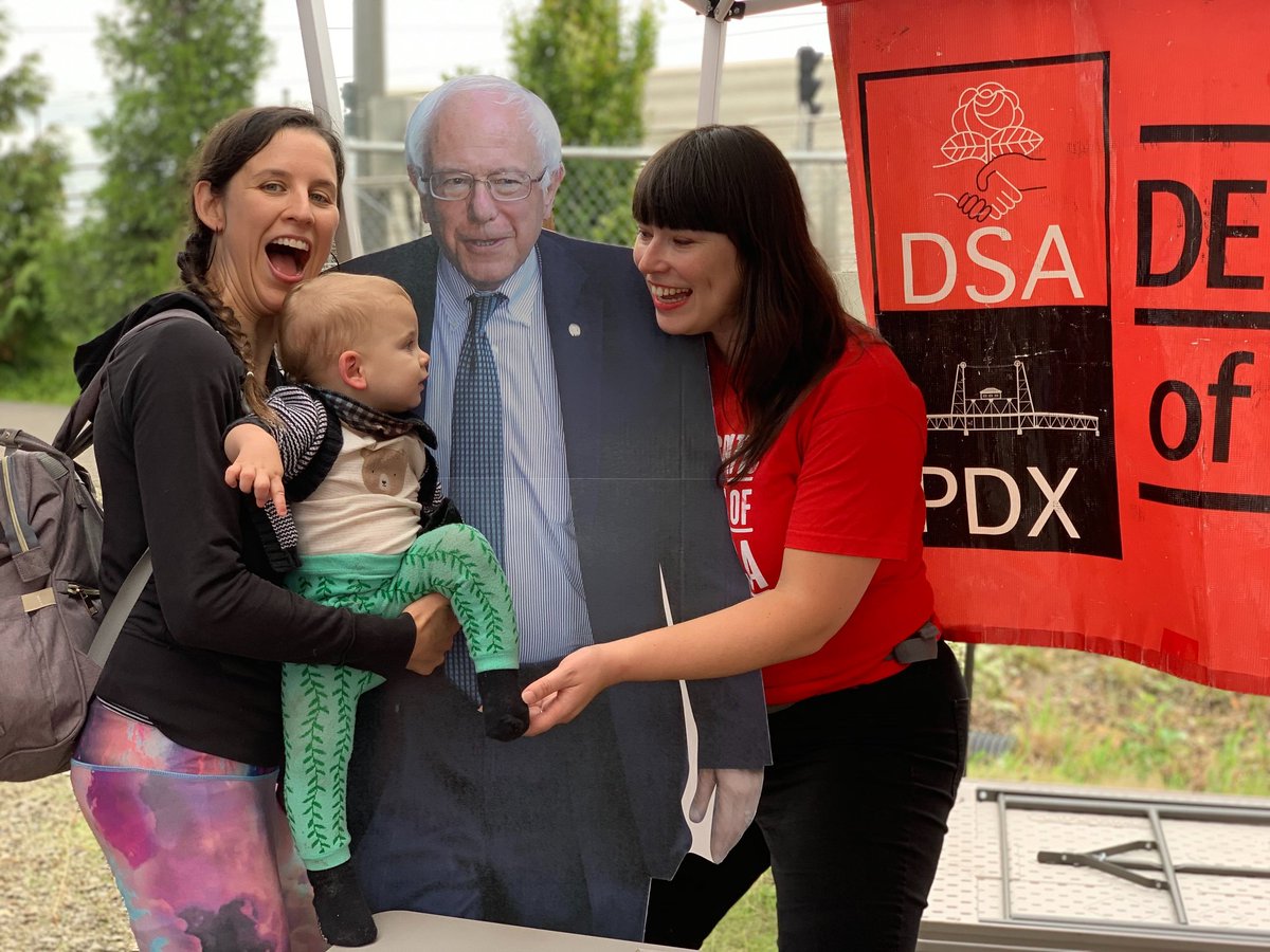 bernieDSAPDX's tweet photo. Thank you for all your hard work today @EcosocialistPDX comrades!
#ClimateStrike #PortlandClimateStrike https://t.co/lcsjxc05lt