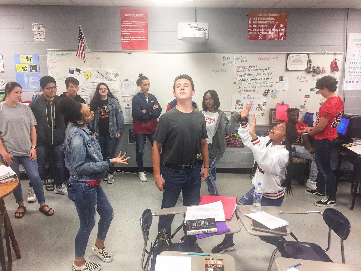 micjo0131's tweet photo. AE2’s (second block) Julius Caesar tableaux. @TweetDCS_CHHS https://t.co/U8eI2IzVuZ
