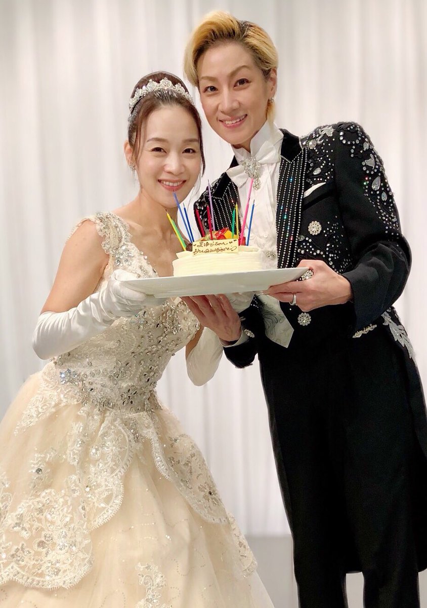 鳴海じゅん على تويتر 昨日は珠まゆらちゃんhappybirthday リハーサルの後 スタッフさん達総出でサプライズバースデーケーキでお祝いしました まゆらちゃん 素敵な1年になりますように ˊ ˋ また改めてブログアップさせて頂きますね 鳴海じゅん على تويتر 昨日は珠まゆらちゃんhappybirthday リハーサルの後 スタッフさん達総出でサプライズバースデーケーキでお祝いしました まゆらちゃん 素敵な1年になりますように ˊ ˋ また改めてブログアップさせて頂きますね