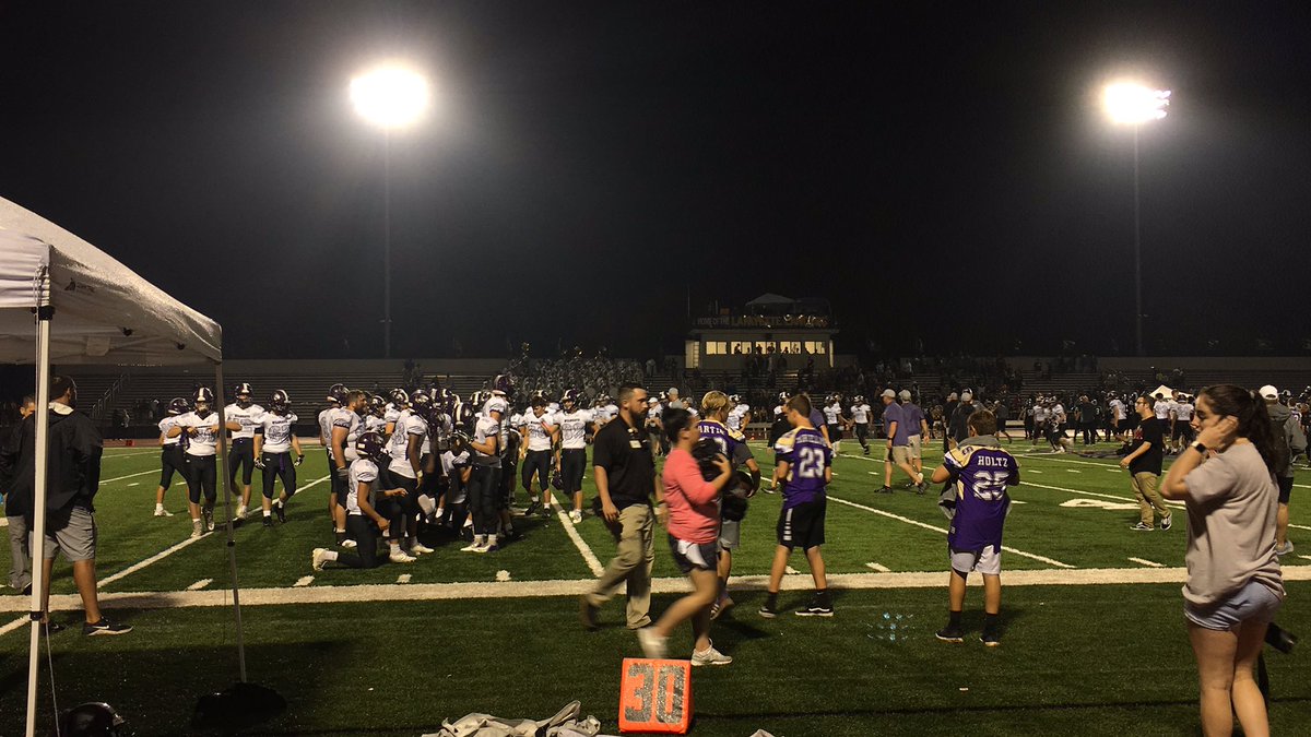 laschoberehs's tweet photo. The Wildcats win the Battle of 109, 24-22!! Go Cats! #ehs63025 @EHSCatPound https://t.co/EImuPQL3gm