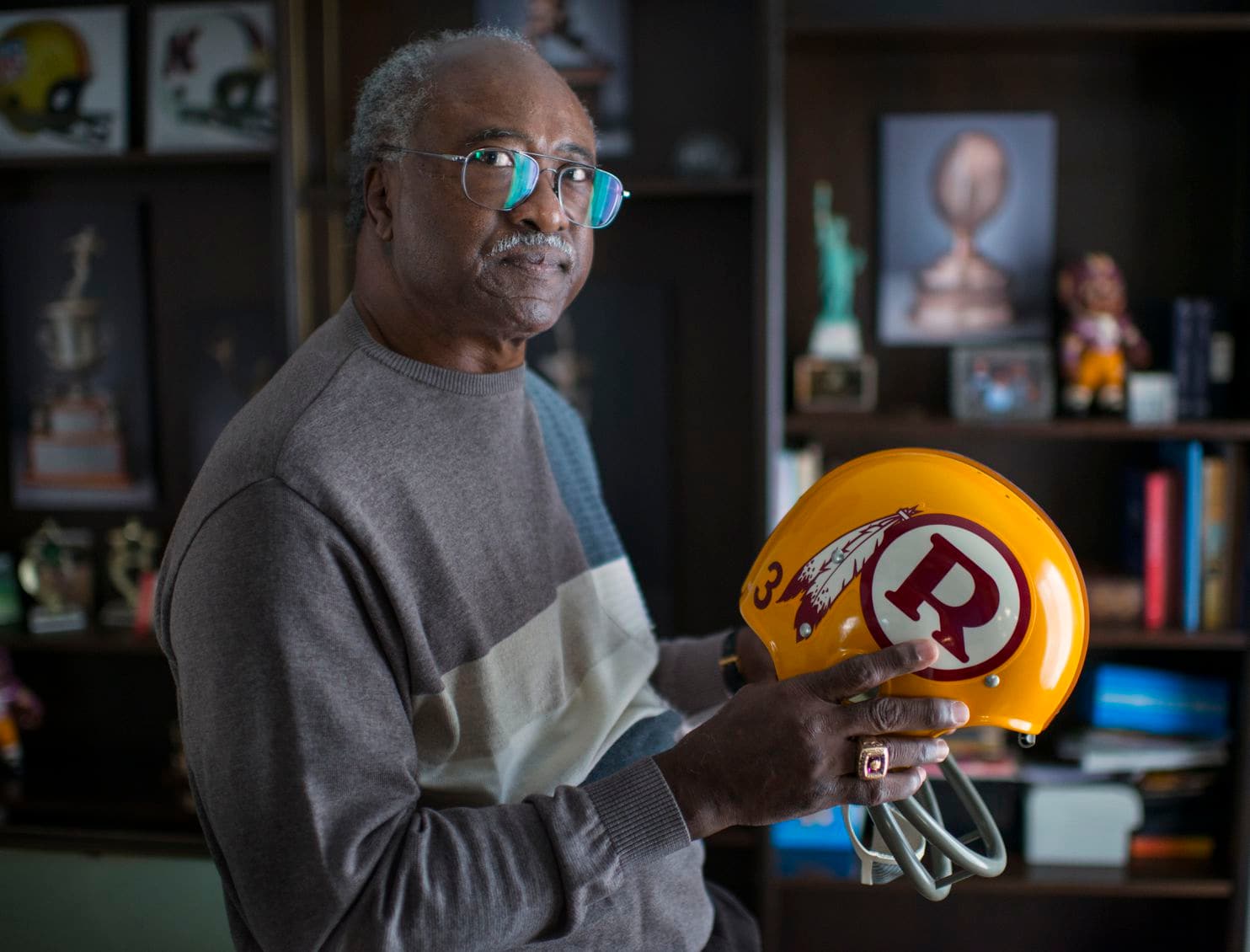 HAPPY BELATED BIRTHDAY! LARRY BROWN! HTTR! Born Sept 19, 1947... 