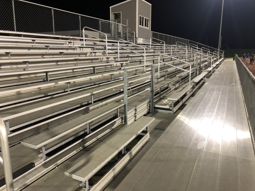 wayneslackUMS's tweet image. Thanks @DNHSUPT and the DNH Cheerleaders for cleaning up the visitors bleachers after tonight’s game.