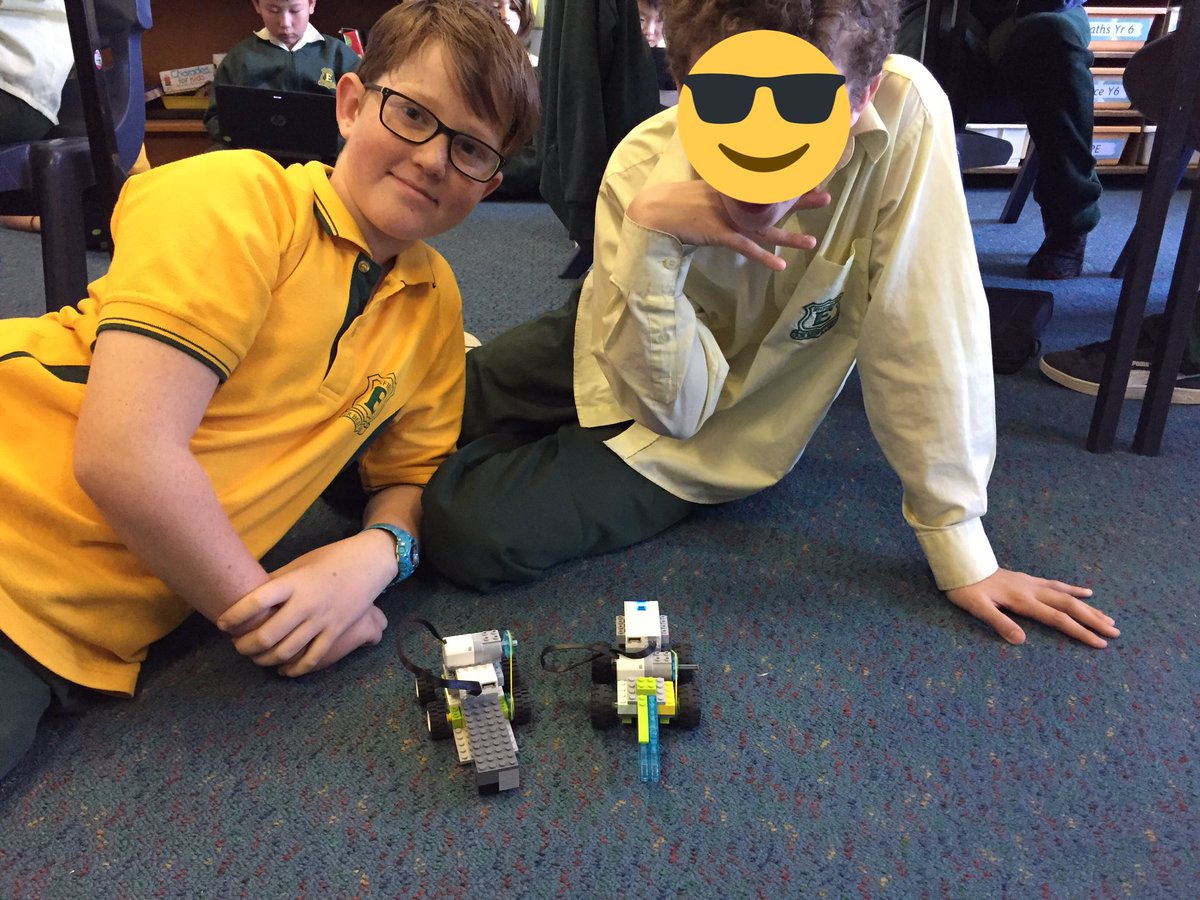 vaifoiakau's tweet photo. Genius Hour runs once a week for these young genius students of the future. Students create a project they are passionate about to educate others. #acuedu_p https://t.co/ZbFGqkWaGk
