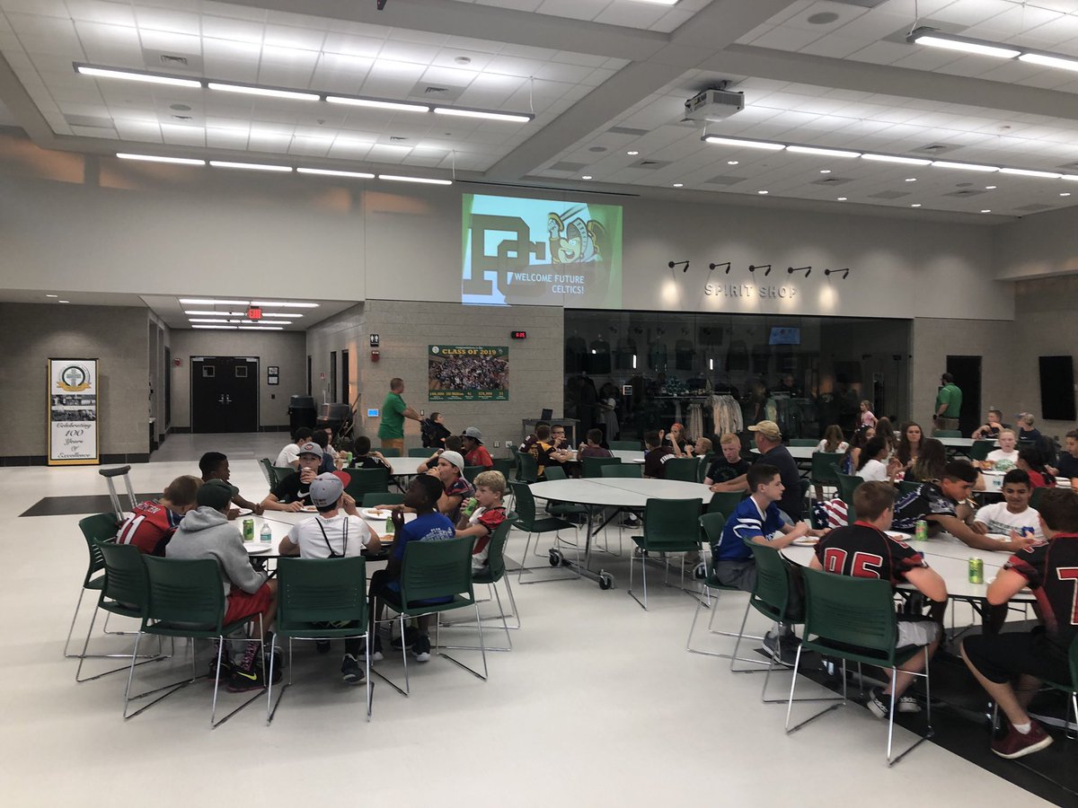 PCHS_Celtics's tweet photo. PCHS was happy to welcome our future Celtics to Jr High Night at tonightโs football game!
#futureCeltics
#becomesomethinggreater
#WearePC https://t.co/iRxcHJT2x3