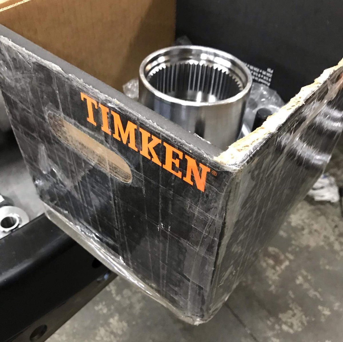 Tribe4x4's tweet photo. Custom F-450 unit bearings machined by Branik Motorsports for the Project LJ build. 5/8" studs to handle those 42" Bfg stickies! Going to run lock outs in the front to keep it street able. #thetribe16 #customcustomcustom #branikmotorsports #qualityoverquantity #jointhetribe https://t.co/w0ATUkOGsE