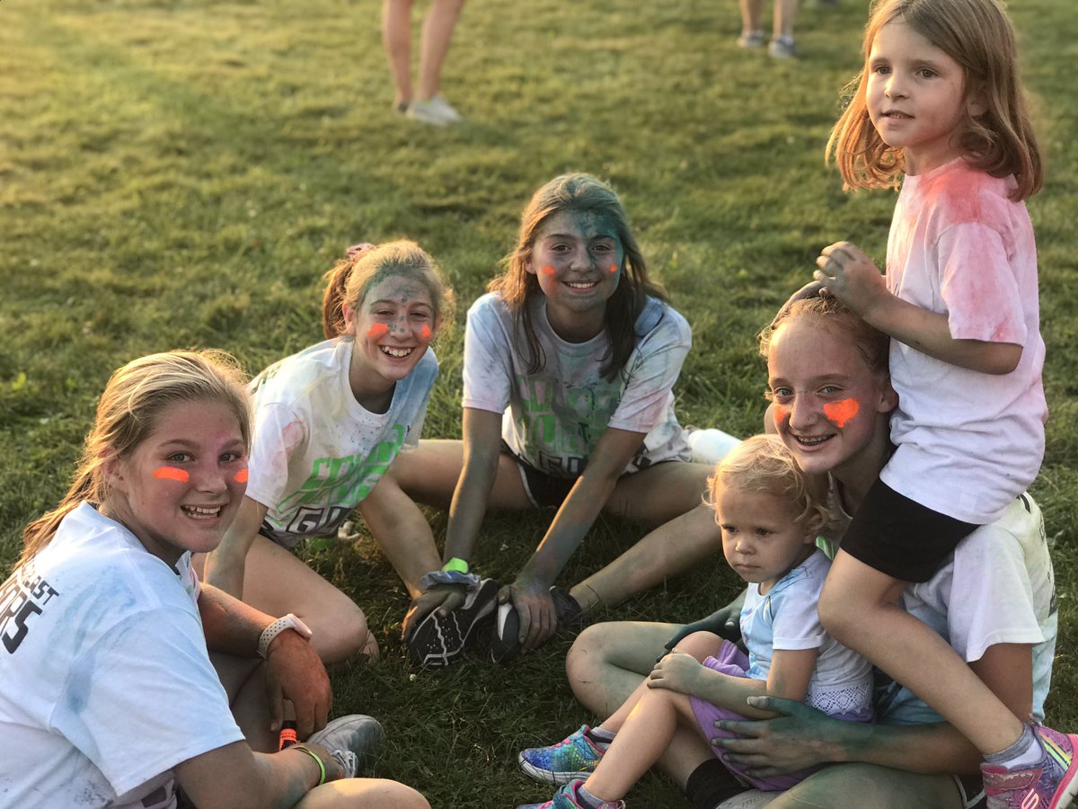 kellyannefitch's tweet photo. Congrats to ETMS on this evening’s well-organized &amp; fun Color Run! https://t.co/ZLiRQE1Q5u