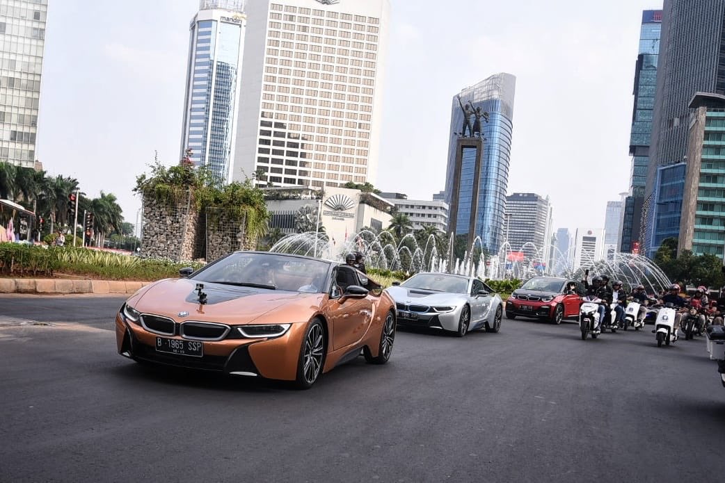 aniesbaswedan's tweet photo. Kendaraan elektrik adalah masa depan. 

Jakarta menjadi tuan rumah #FormulaE 2020 akan menjadi platform promosi yg masif bagi masyarakat ibukota, dan Indonesia untuk beralih ke moda transportasi ramah lingkungan.

https://t.co/EtiC9MN51V
#JakartaEPrix
#JKTEPRIX
#Electricvehicles https://t.co/MNMXICaXfv