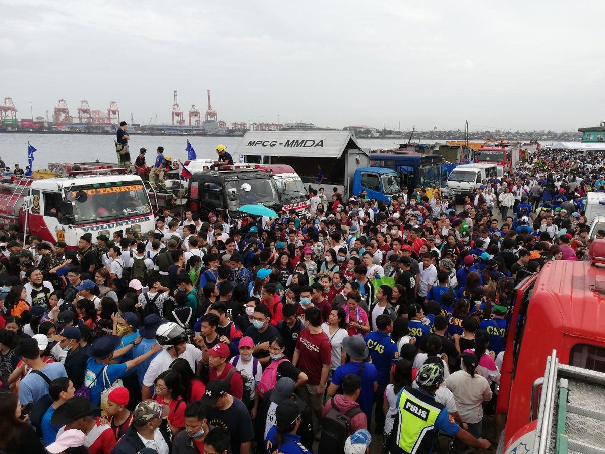 LOOK: Thousands of volunteers gather at Baseco in Tondo on Saturday morning for the “Bayanihan para sa Malinis na Karagatan”, which calls on Filipinos to help in the cleanup of coastal areas during the DENR's International Coastal Cleanup 2019 event. | via Avito Dalan

#ICCPH2019