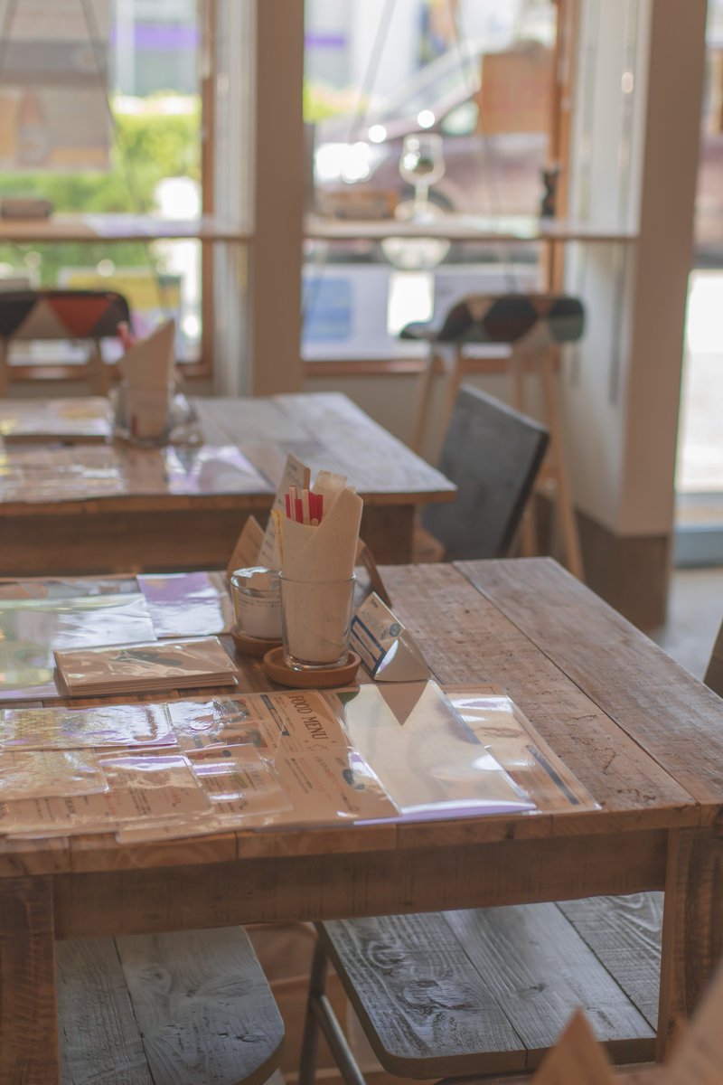 ট ইট র ももんがカフェ ロースタリー 高台のカフェ 風が心地よいです 気温が高いですね 高台にあるカフェ では風が気持ちよくちょっぴり高原のようです 近くに大きな公園もあります 公園の植物園では様々な植物がございます お散歩やサイクリングと
