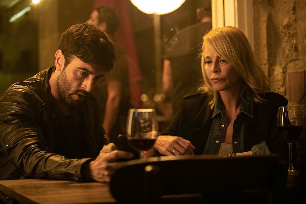 _bookplus's tweet image. youtu.be/rdsNkGUktJw

&amp;lt;Twin Murders&amp;gt; 스페인 10월 25일 개봉, 다니엘 칼파르소로 연출. 성당 지하실에서 소년과 소녀의 시체가 나체로 발견된다. 범죄 프로파일 전문가는 20년 동안 도시를 공포에 떨게 했던 종교적 살인 의식자를 추적하는데. 에바 가르시아 사엔스 원작.