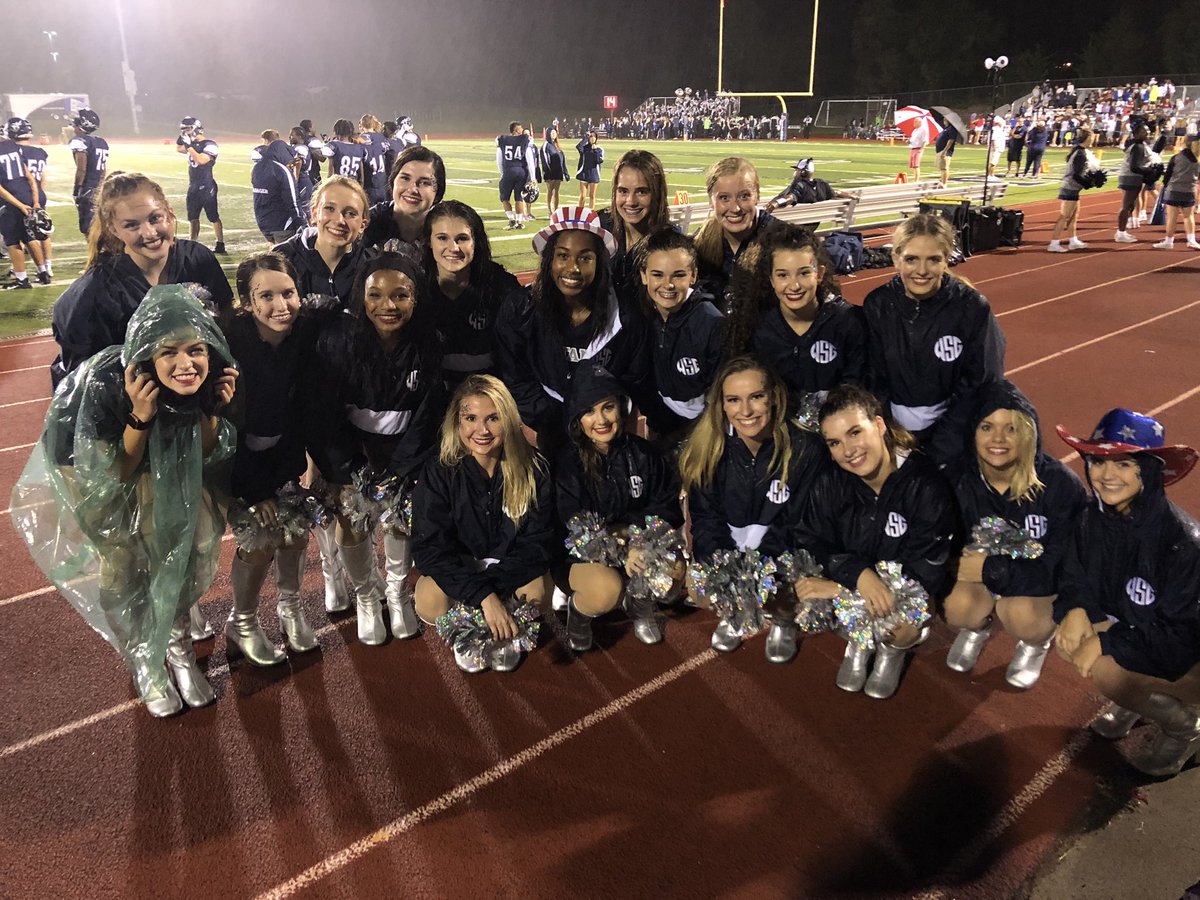 westsidegirls4's tweet photo. Rain doesn’t stop the Titans from putting up a W! #wsgod #fridaynightlights @jereme_hubbard https://t.co/oKrTKcYPSh