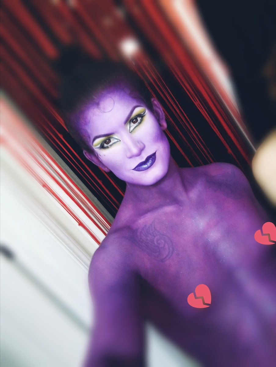 Mad_Marvy's tweet photo. #FBF from my purple shoot! Looking more like I just got back from #AlienStock #clapaliencheeks #Area51 https://t.co/ErJaDfkfQX