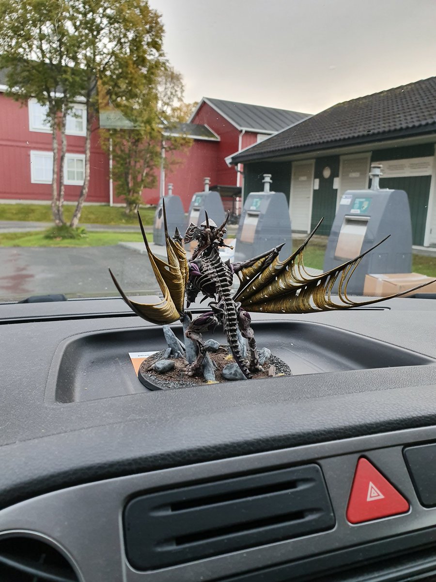 tusleplopp's tweet photo. Alfred makes haste to the tournament, he will only be there to show off his pet dragon. #kitn19 #kinginthenorth19 https://t.co/fUpL1waRYP
